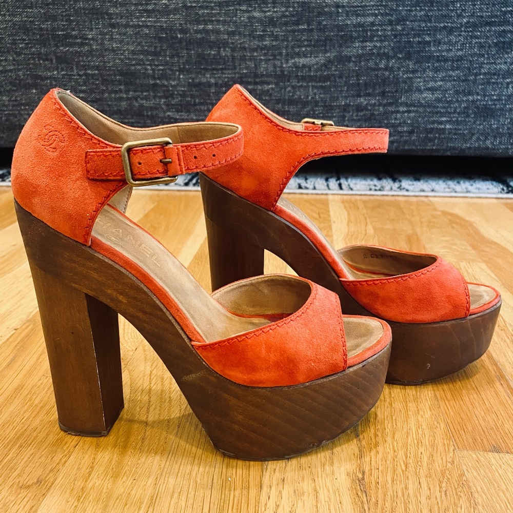 CHANEL Red Suede Wooden Platform Sandals (38) - Picture 9 of 16